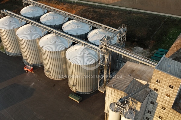 Silos à Grain Coulombs vue du ciel Silos à Grain Coulombs vue du ciel